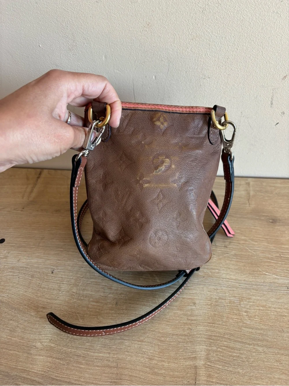 Authentic Louis Vuitton crossbody bag - Picture 3 of 8